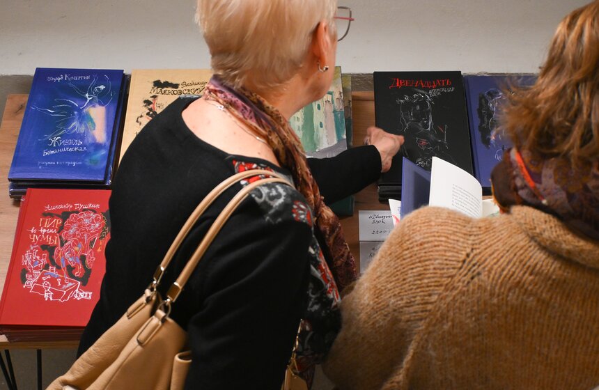 В Москве открылась выставка художника Александра Траугота 20 фото