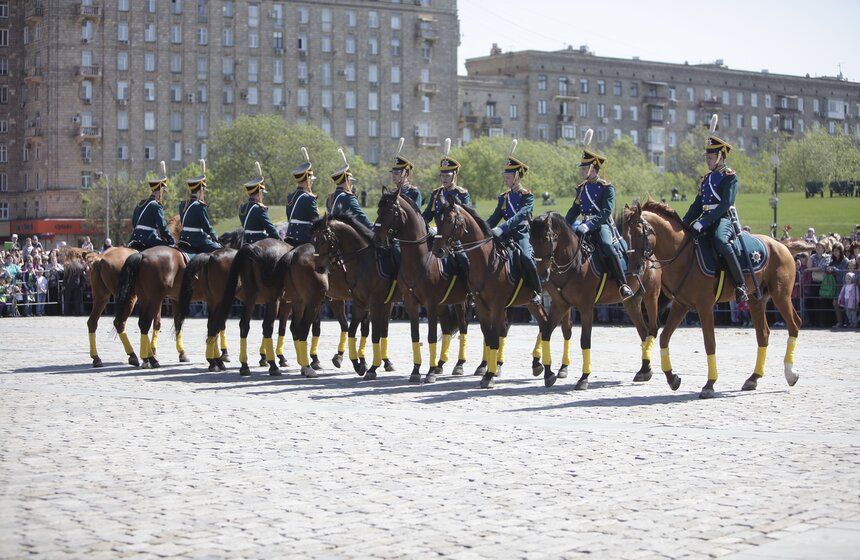 В День Победы на Поклонной горе прошел конный парад 14 фото