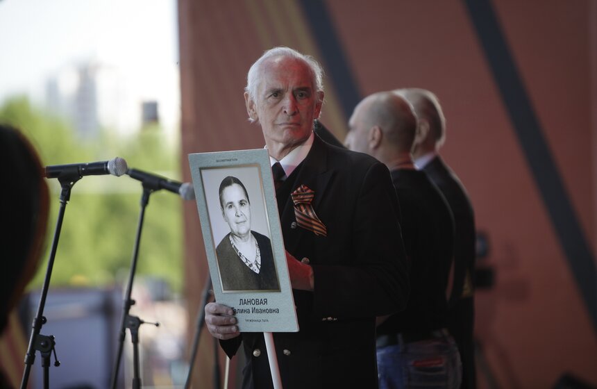 В Москве прошла акция "Бессмертный полк" 15 фото