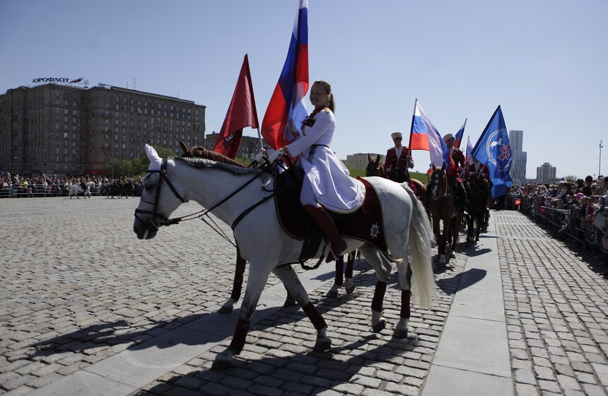 В День Победы на Поклонной горе прошел конный парад 12 фото