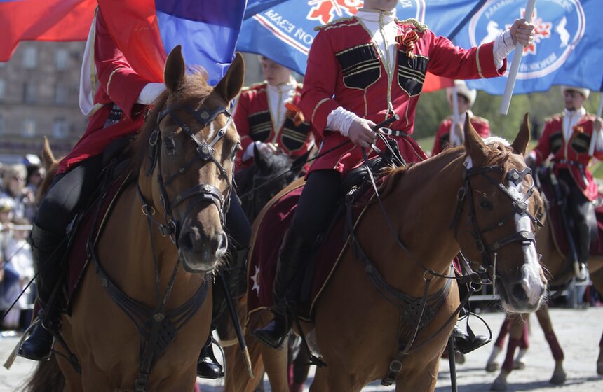 В День Победы на Поклонной горе прошел конный парад 11 фото