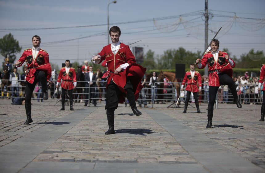 В День Победы на Поклонной горе прошел конный парад 17 фото
