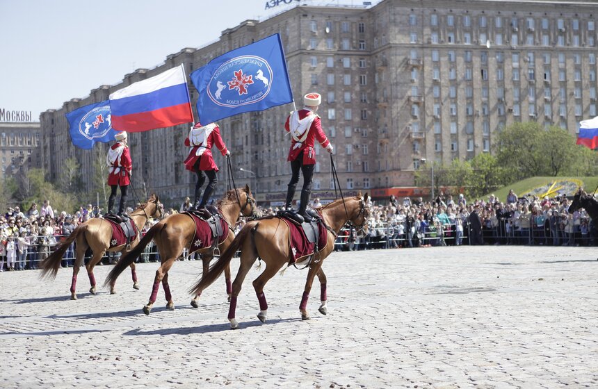 В День Победы на Поклонной горе прошел конный парад 20 фото
