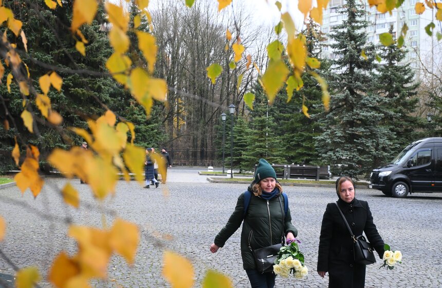 В Москве простились с актером Романом Поповым 5 фото
