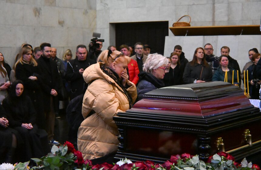 В Москве простились с актером Романом Поповым 29 фото