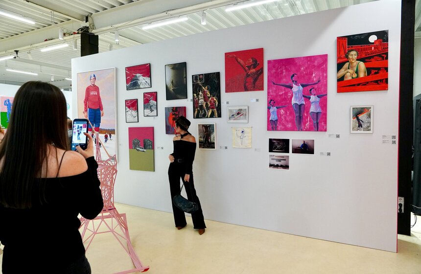 Выставка современного искусства "Спорт сквозь время" открылась в Москве 16 фото