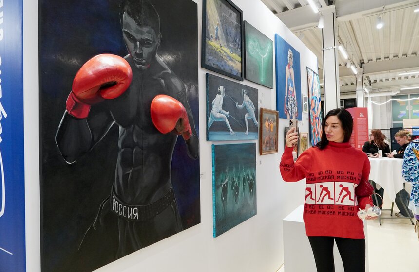 Выставка современного искусства "Спорт сквозь время" открылась в Москве 18 фото