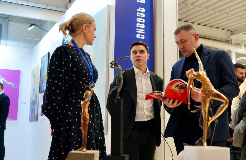 Выставка современного искусства "Спорт сквозь время" открылась в Москве 8 фото