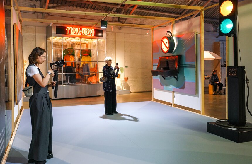 Выставка "Это было со мной" открылась на "Винзаводе" 6 фото