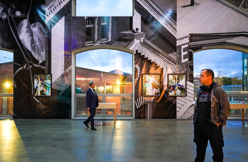 Выставка "Это было со мной" открылась на "Винзаводе" 3 фото