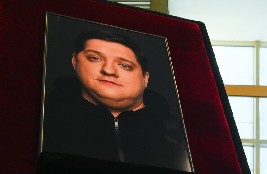 В Москве простились с актером Романом Поповым 18 фото