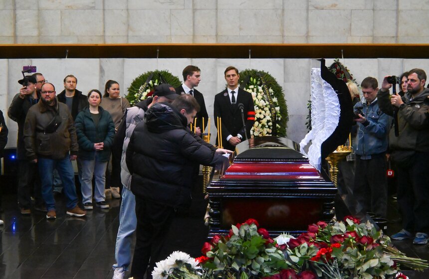 В Москве простились с актером Романом Поповым 23 фото