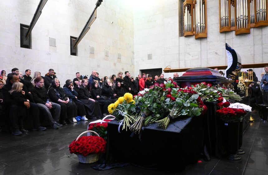 В Москве простились с актером Романом Поповым 24 фото