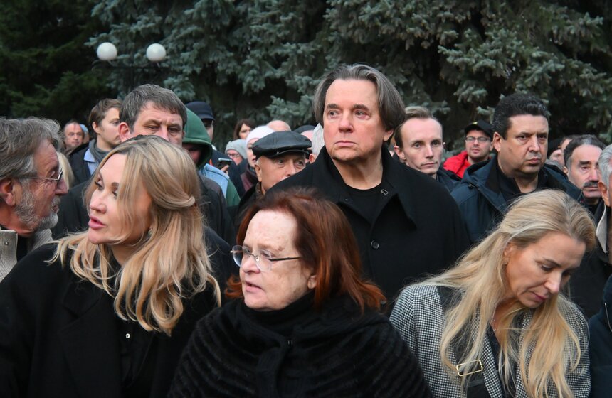 В Москве прошла церемония прощания с телеведущим Юрием Николаевым 33 фото