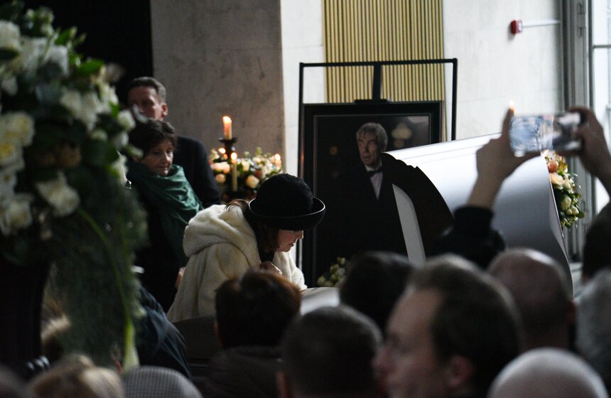 В Москве прошла церемония прощания с телеведущим Юрием Николаевым 26 фото