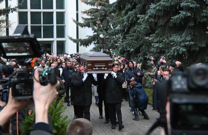 В Москве прошла церемония прощания с телеведущим Юрием Николаевым 35 фото