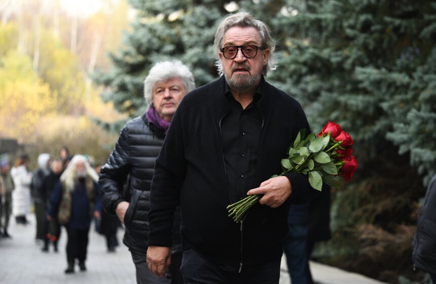 В Москве прошла церемония прощания с телеведущим Юрием Николаевым 14 фото