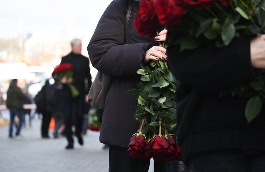 В Москве прошла церемония прощания с телеведущим Юрием Николаевым 7 фото