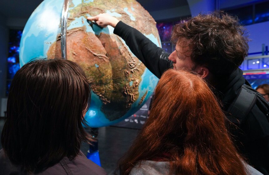В Московском планетарии состоялась премьера полнокупольного спектакля "Коперник" 4 фото