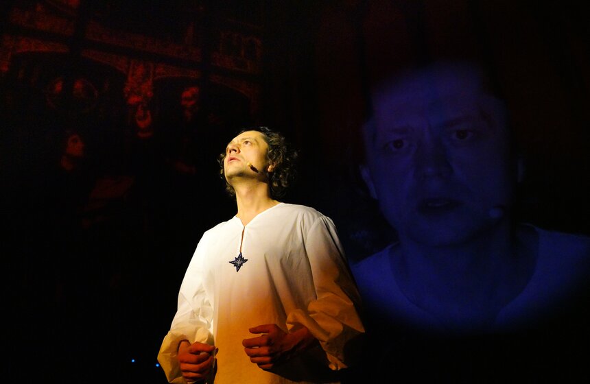 В Московском планетарии состоялась премьера полнокупольного спектакля "Коперник" 16 фото