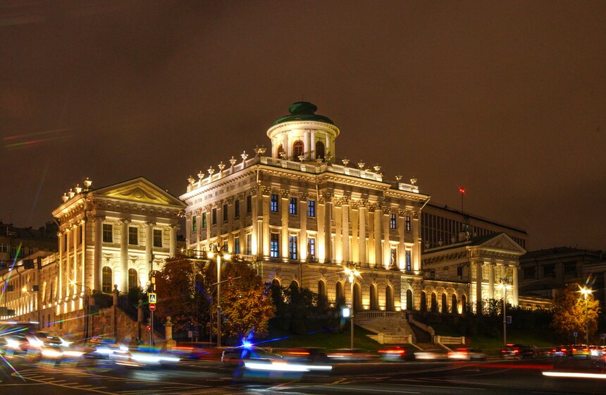 В Доме Пашкова прошел концерт при свечах в рамках "Ночи искусств" 1 фото