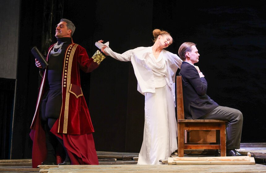 Спектакль "Гамлет. Путь к отцу" поставили в Московском театре "Эрмитаж" 11 фото