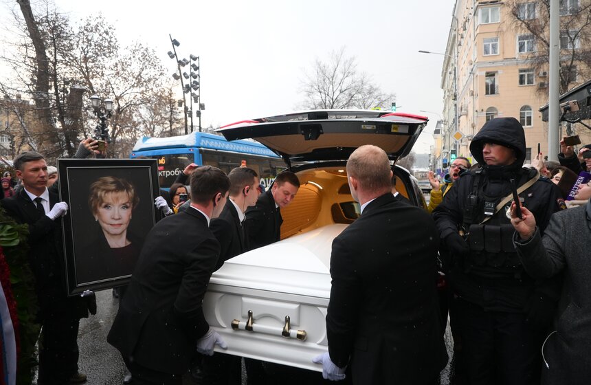 Прощание с Верой Алентовой состоялось в Театре имени Пушкина 38 фото