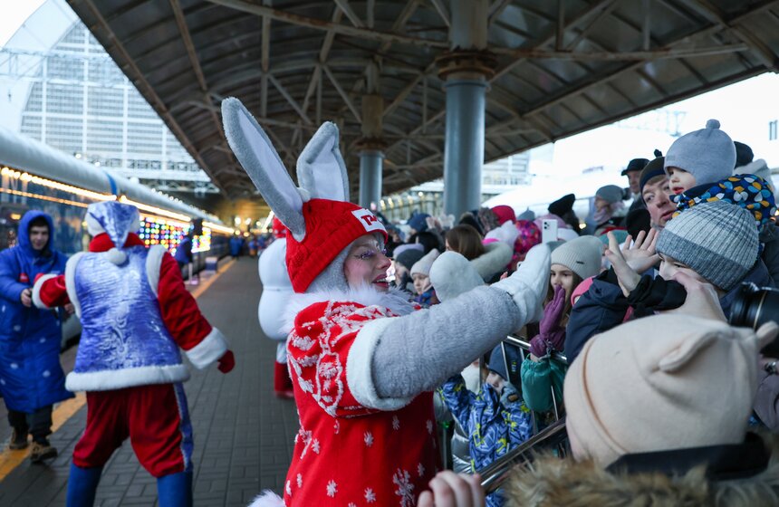 Поезд Деда Мороза завершил свою двухдневную остановку в Москве 10 фото