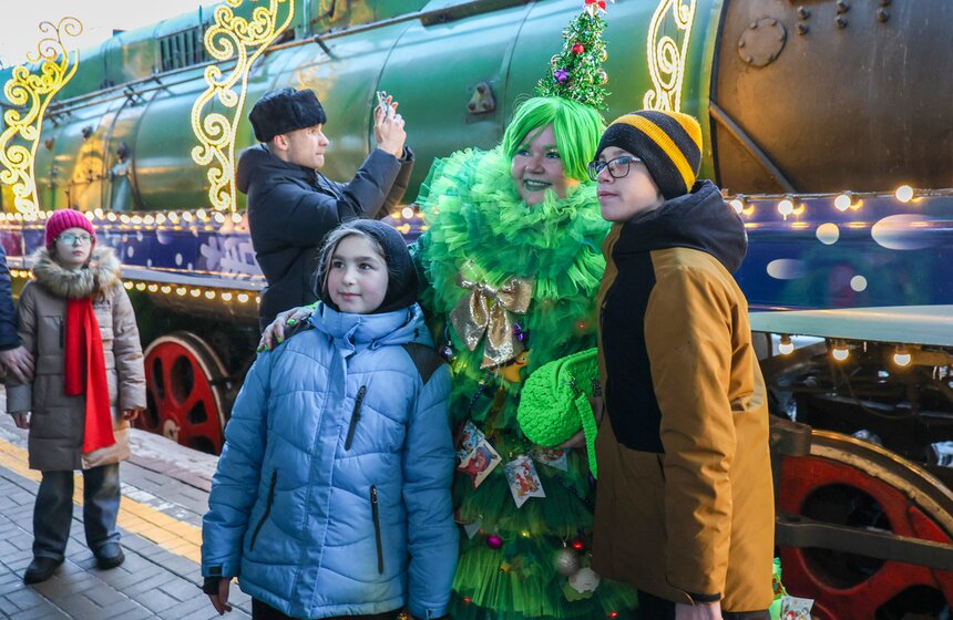 Поезд Деда Мороза завершил свою двухдневную остановку в Москве 17 фото