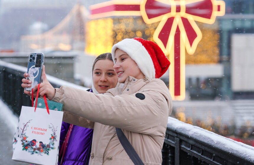 Обновленную Пушкинскую набережную открыли в Москве 17 фото