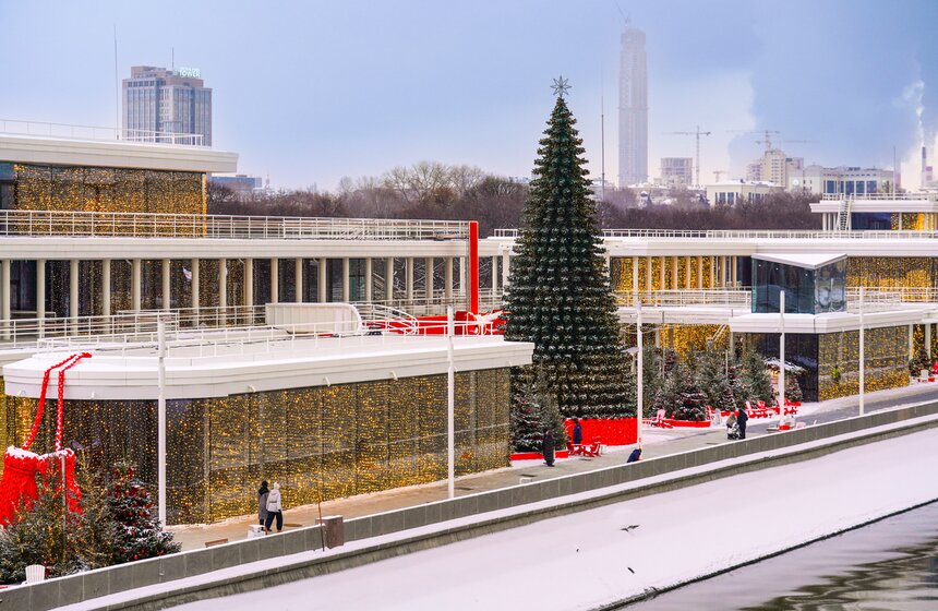 Обновленную Пушкинскую набережную открыли в Москве 11 фото