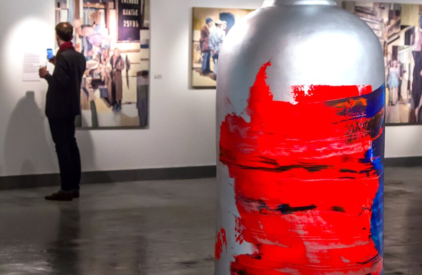 В Москве открылась выставка "Урбанизм: город в моем сознании" 7 фото