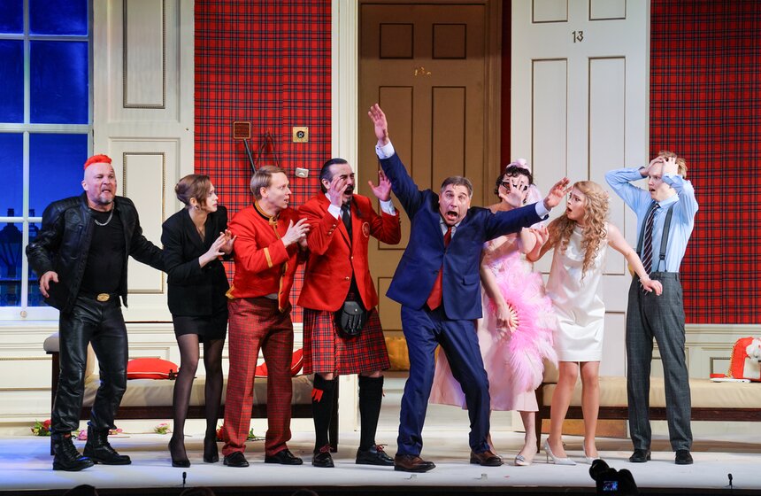 Предпремьерный показ спектакля "ТОТ самый № 13" состоялся в театре "Современник" 27 фото