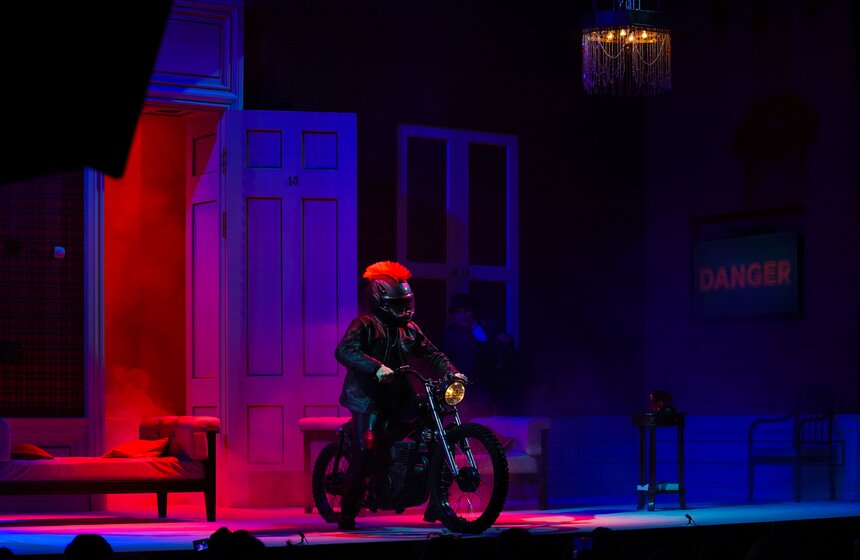 Предпремьерный показ спектакля "ТОТ самый № 13" состоялся в театре "Современник" 16 фото