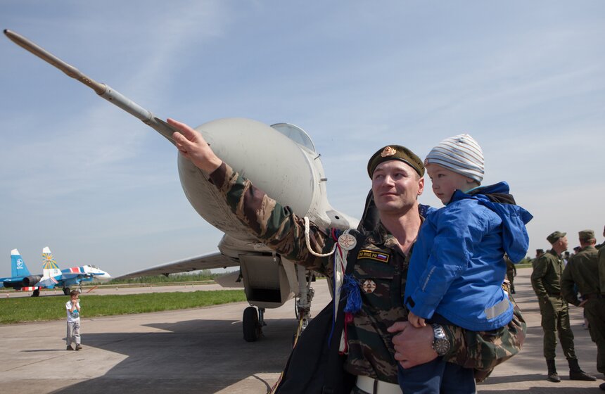 Пилотажная группа "Стрижи" отмечает 23-летие 18 фото