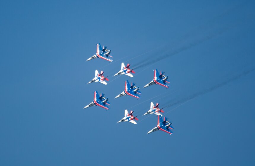 Пилотажная группа "Стрижи" отмечает 23-летие 2 фото