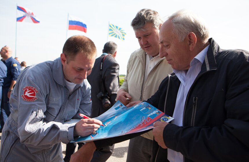 Пилотажная группа "Стрижи" отмечает 23-летие 16 фото