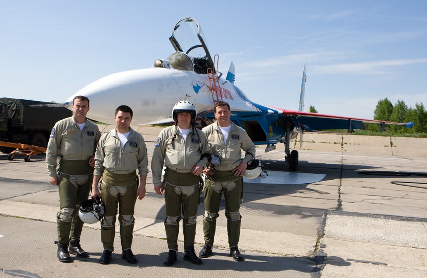 Пилотажная группа "Стрижи" отмечает 23-летие 13 фото
