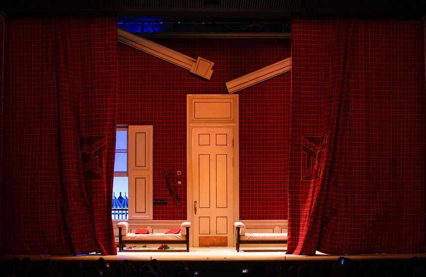 Предпремьерный показ спектакля "ТОТ самый № 13" состоялся в театре "Современник" 30 фото