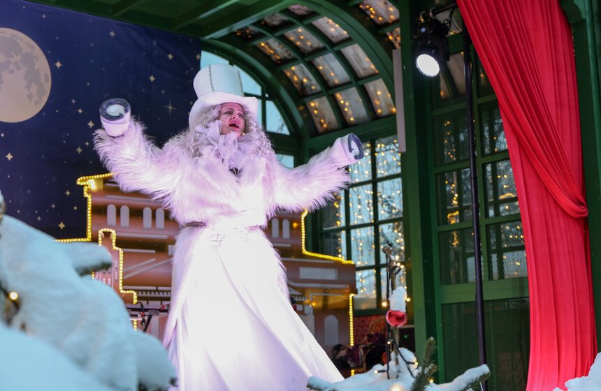 На площадке "Московских сезонов" завершилась новогодняя театральная программа 14 фото