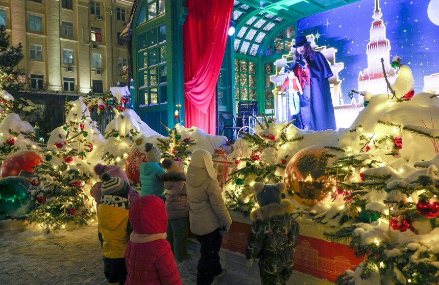На площадке "Московских сезонов" завершилась новогодняя театральная программа 28 фото