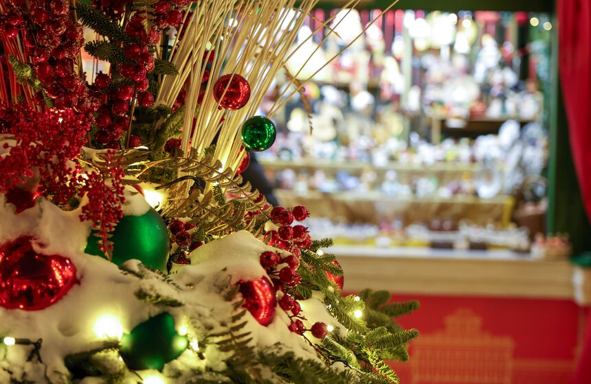 На площадке "Московских сезонов" завершилась новогодняя театральная программа 24 фото