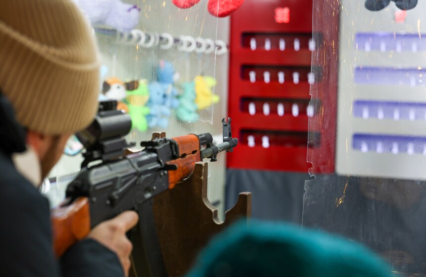 Активная программа последних праздничных выходных завершилась на Пушкинской набережной 12 фото