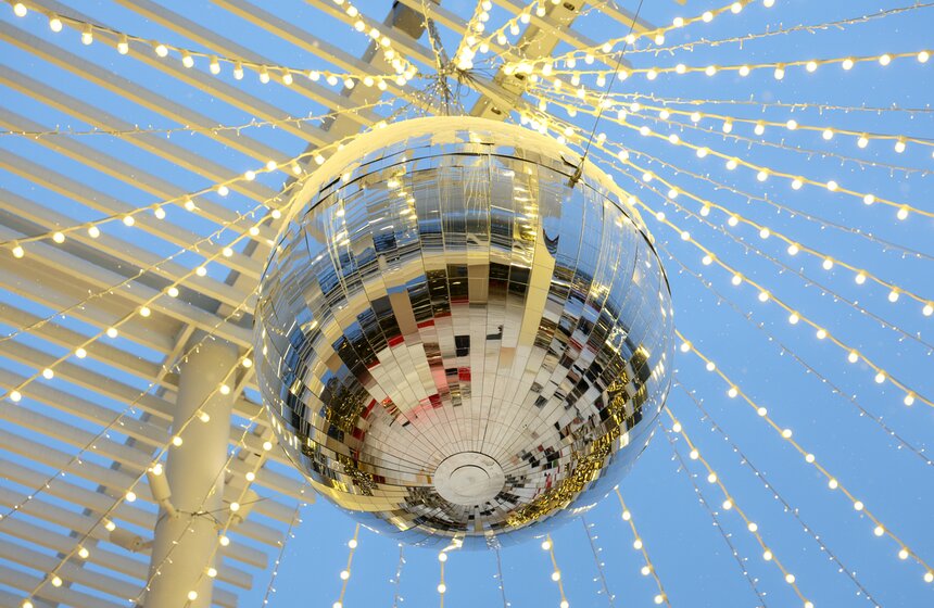 Активная программа последних праздничных выходных завершилась на Пушкинской набережной 16 фото