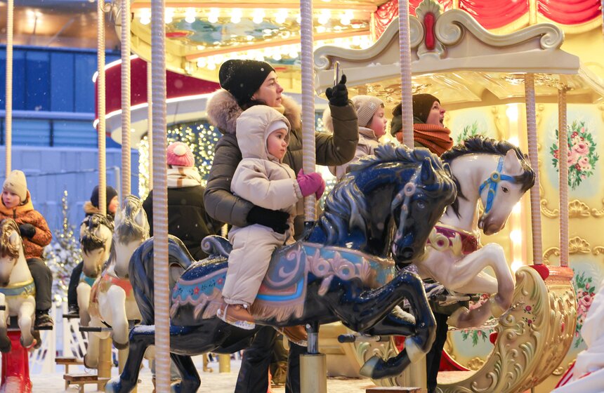 Активная программа последних праздничных выходных завершилась на Пушкинской набережной 22 фото