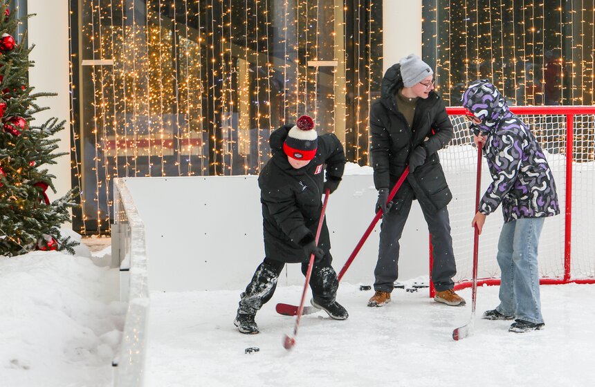 Активная программа последних праздничных выходных завершилась на Пушкинской набережной 7 фото