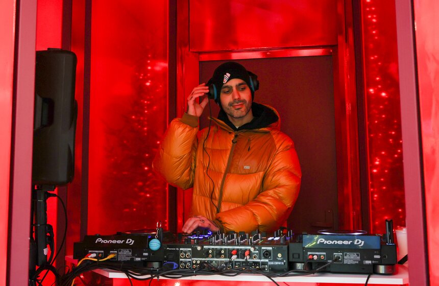 Активная программа последних праздничных выходных завершилась на Пушкинской набережной 17 фото