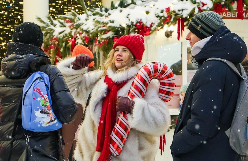 Активная программа последних праздничных выходных завершилась на Пушкинской набережной 19 фото