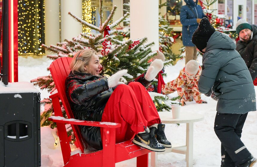 Активная программа последних праздничных выходных завершилась на Пушкинской набережной 15 фото