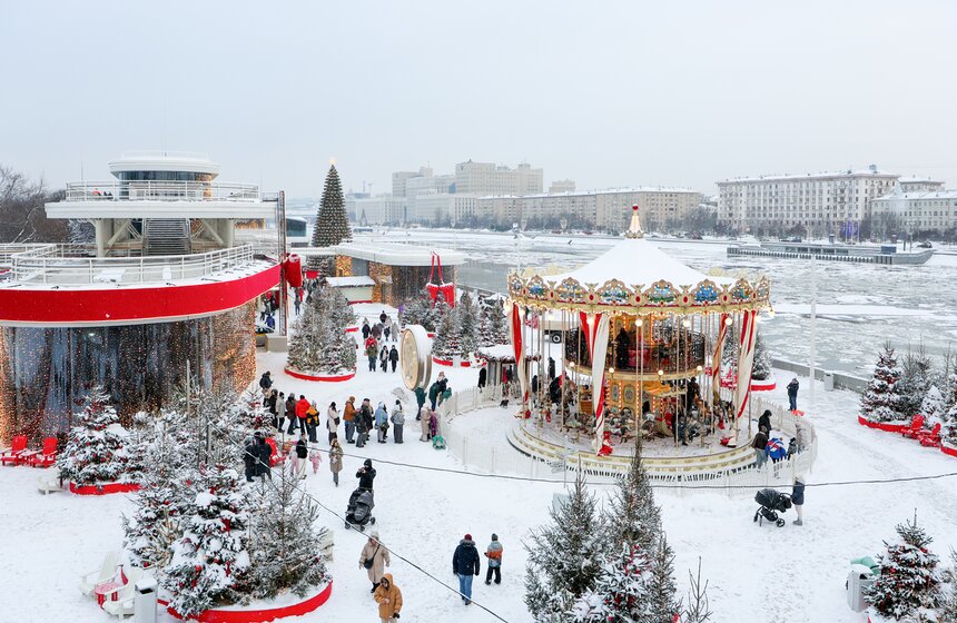 Активная программа последних праздничных выходных завершилась на Пушкинской набережной 2 фото